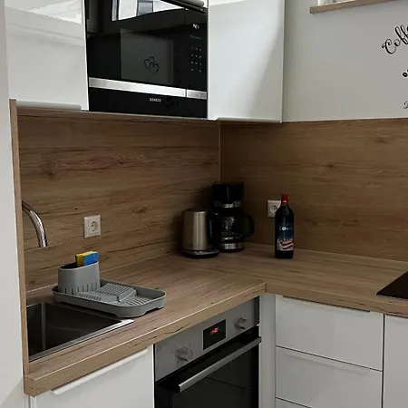 As Mit Balkon اوغسبورغ